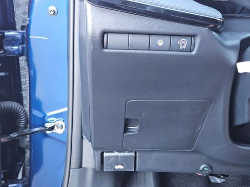 New 2026 Nissan Kicks SR FWD image 13