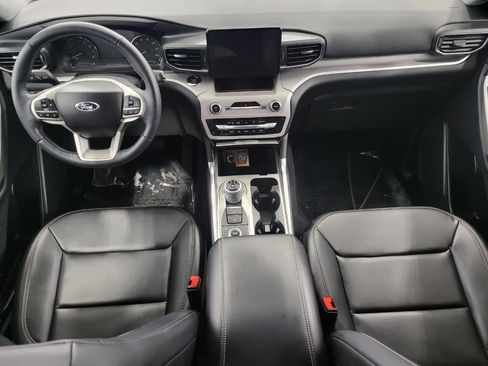 Used 2023 Ford Explorer XLT w/ Equipment Group 202A image 7