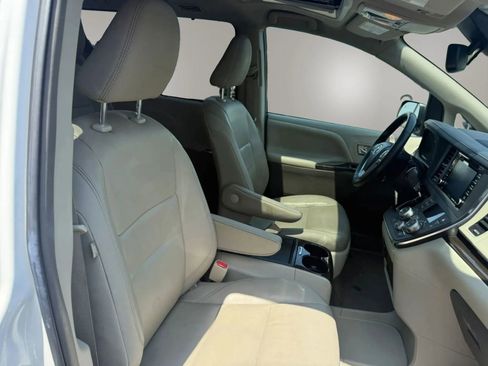 Used 2018 Toyota Sienna XLE w/ XLE Navigation Package AWD/4WD image 46