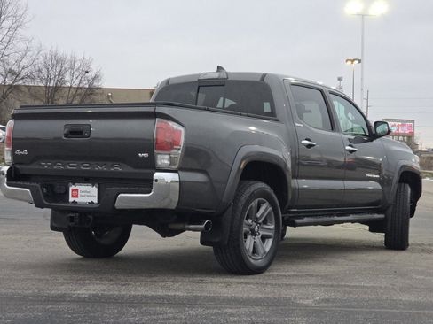 Used 2017 Toyota Tacoma Limited image 25