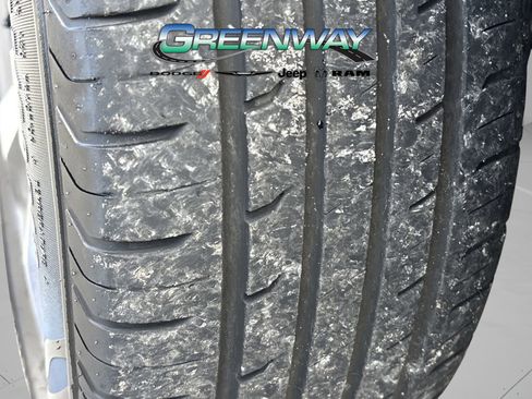 Used 2020 Jeep Cherokee Limited image 35