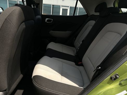 Used 2022 Hyundai Venue SEL image 13