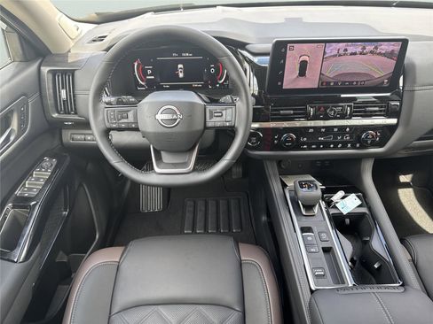 New 2026 Nissan Pathfinder Platinum w/ Cargo Package FWD image 14