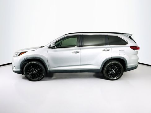 Used 2019 Toyota Highlander SE FWD image 4