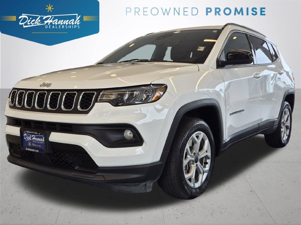 Used 2025 Jeep Compass Latitude AWD/4WD image 1