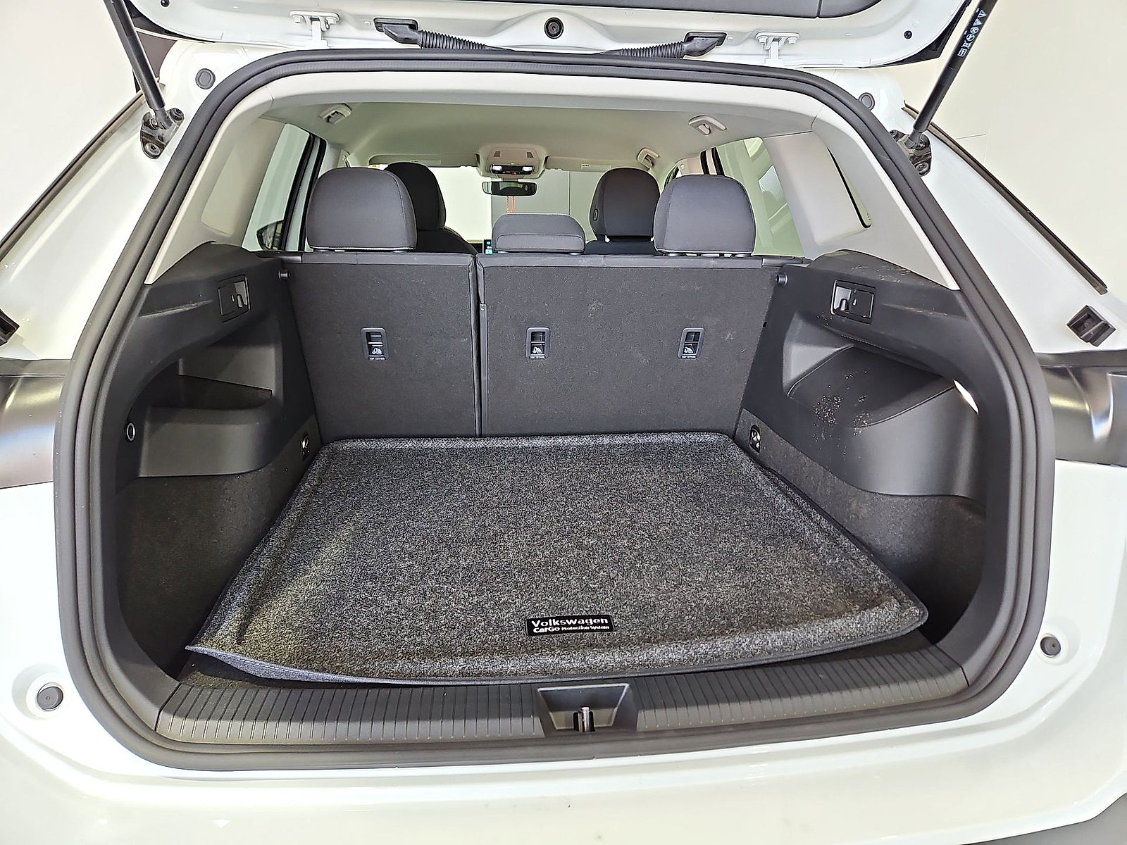 Certified 2025 Volkswagen Tiguan S FWD image 12