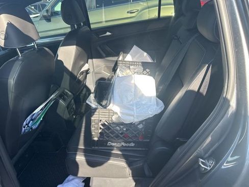 Used 2022 Volkswagen Tiguan SE R-Line image 7