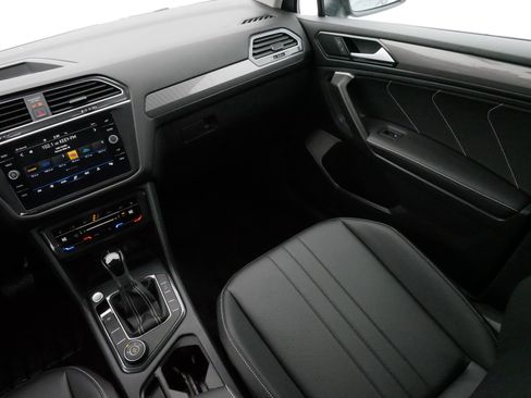 Certified 2024 Volkswagen Tiguan SE image 11