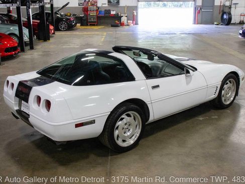 Used 1996 Chevrolet Corvette Coupe image 8