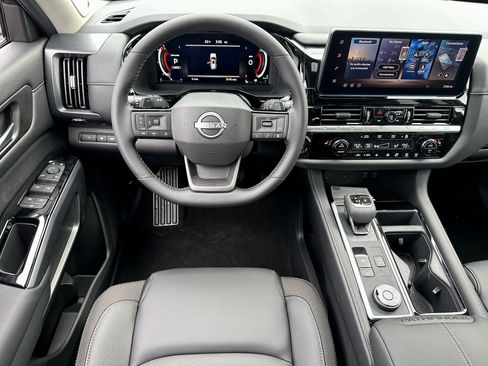 New 2026 Nissan Pathfinder SL image 2