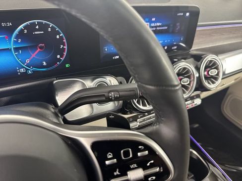 Used 2022 Mercedes-Benz GLB 250 4MATIC image 17