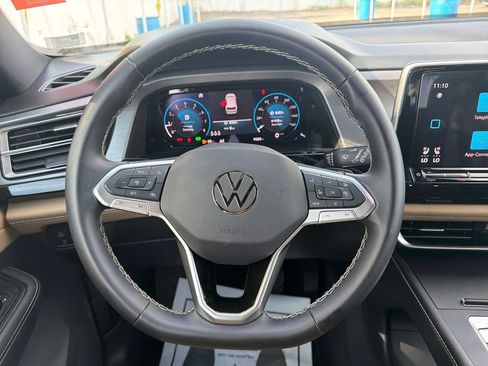 Used 2025 Volkswagen Atlas Cross Sport SE AWD/4WD image 16