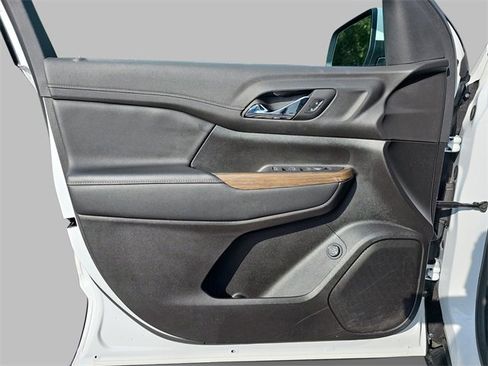 Certified 2023 GMC Acadia SLE w/ Driver Convenience Package image 28