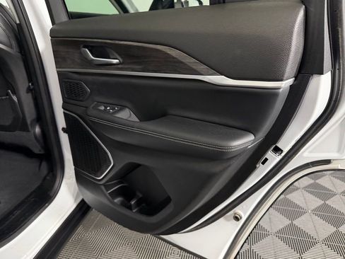 Used 2023 Jeep Grand Cherokee 4WD 4xe image 29