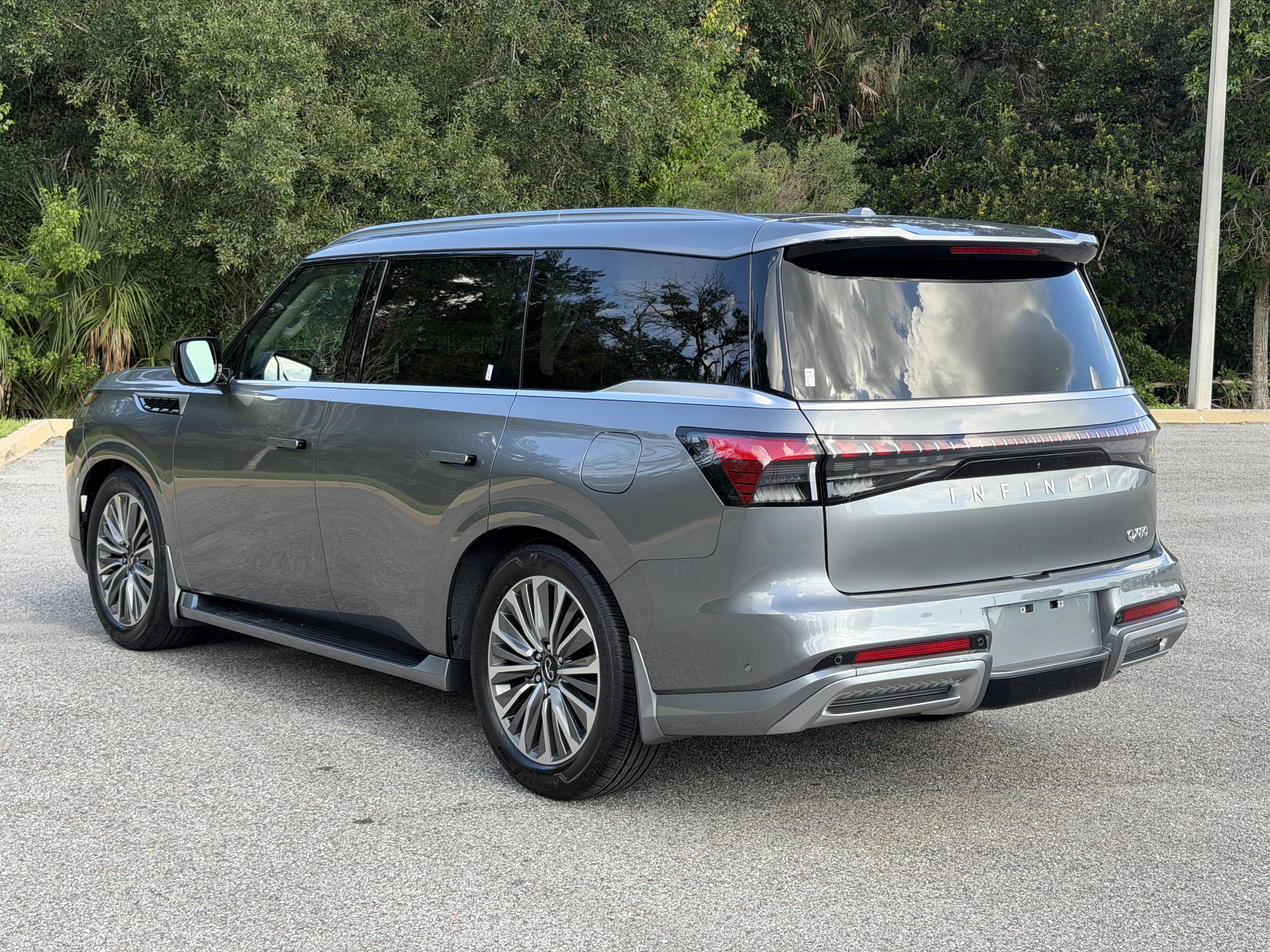 New 2027 INFINITI QX80 Luxe w/ Cargo Package RWD image 5