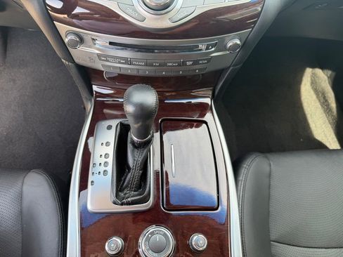 Used 2015 INFINITI Q70 3.7 RWD image 19