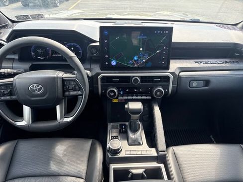 Used 2025 Toyota Tacoma Limited AWD/4WD image 13