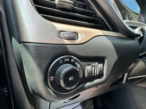 Used 2015 Jeep Cherokee Latitude w/ Cold Weather Group AWD/4WD image 18