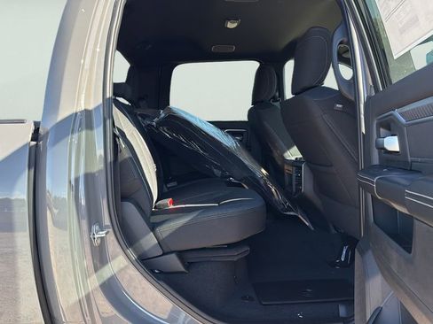 New 2026 RAM 2500 Big Horn AWD/4WD image 11
