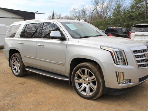 Used 2017 Cadillac Escalade Luxury image 9