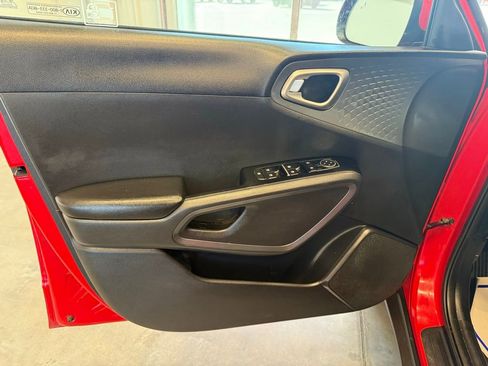 Used 2021 Kia Soul S image 17