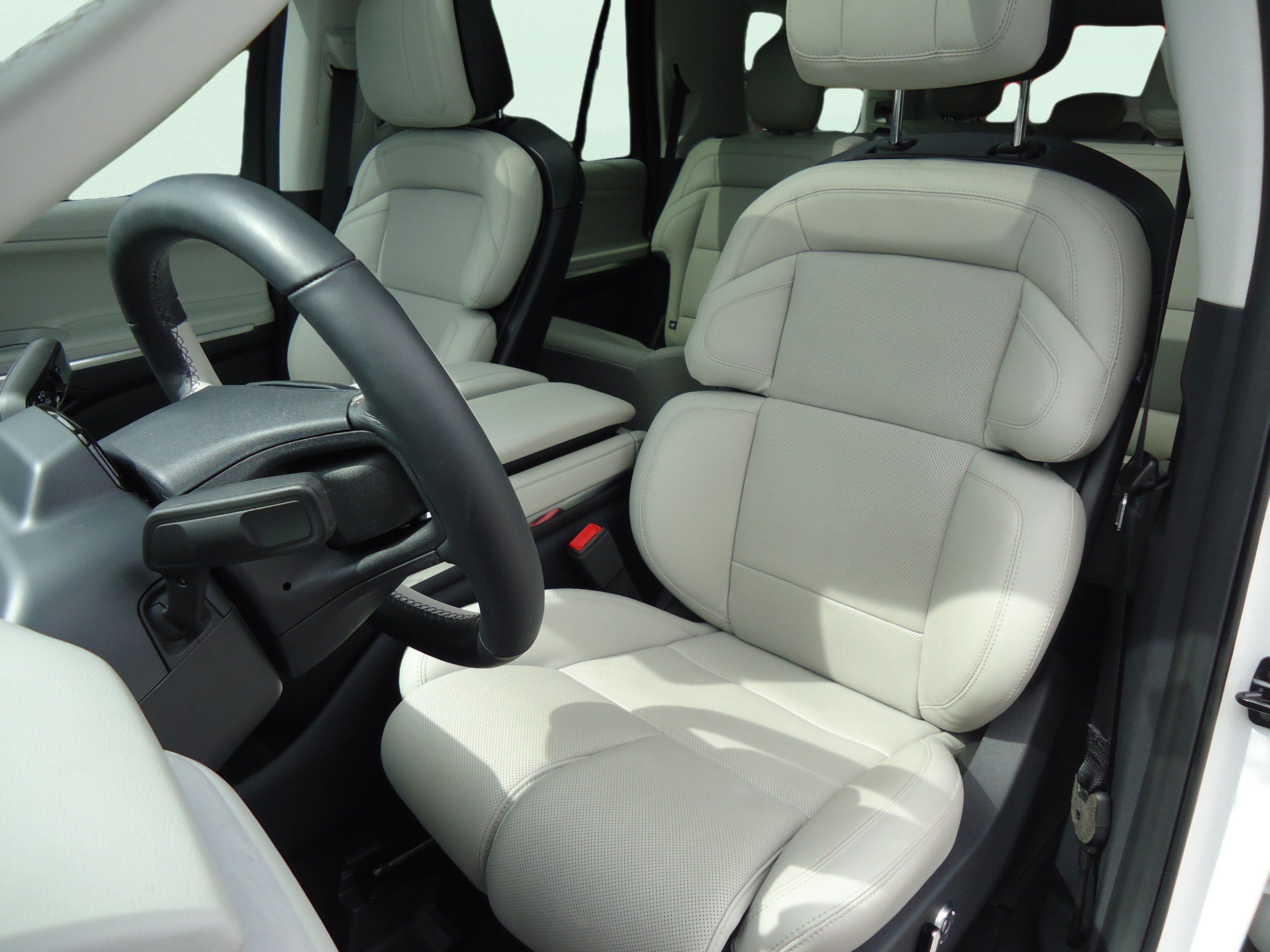 Used 2026 Lincoln Navigator Reserve AWD/4WD image 30