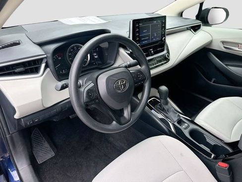 Used 2021 Toyota Corolla LE image 10