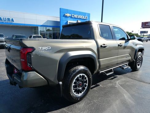 Used 2026 Toyota Tacoma TRD Off-Road AWD/4WD image 5