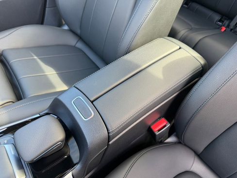 Used 2023 Mercedes-Benz EQB 300 4MATIC image 30