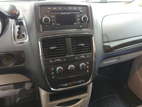 Used 2015 Dodge Grand Caravan American Value Package w/ UConnect Hands-Free Group FWD image 17