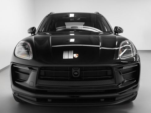 Certified 2026 Porsche Macan AWD/4WD image 8