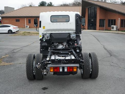 New 2025 Chevrolet Low Cab Forward image 4