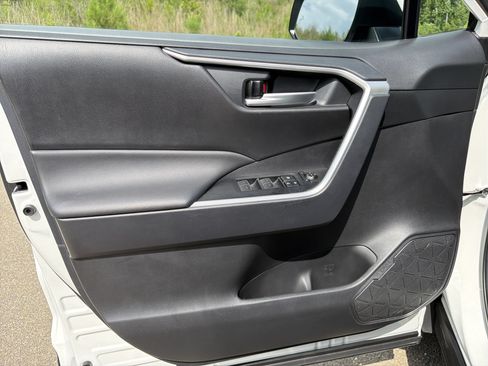 Used 2025 Toyota RAV4 XLE w/ Convenience Package FWD image 10