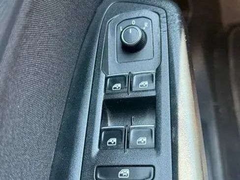 Used 2018 Volkswagen Atlas S FWD image 19
