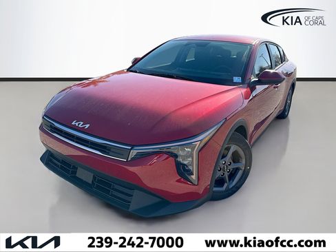 New 2025 Kia K4 LXS image 1