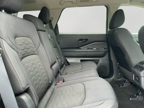 Used 2025 Nissan Pathfinder SV AWD/4WD image 13