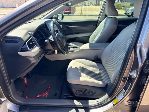 Used 2022 Toyota Camry SE w/ Carpet Mat Package (TMS) FWD image 3