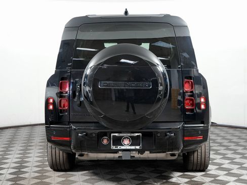 Used 2025 Land Rover Defender 130 X-Dynamic SE image 6