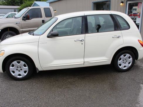 Used 2005 Chrysler PT Cruiser Touring FWD image 3