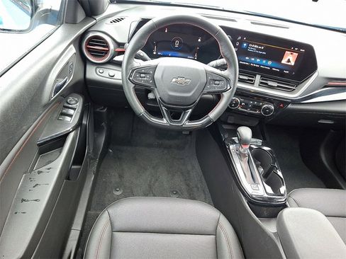 Used 2024 Chevrolet Trax RS w/ Sunroof Package image 14
