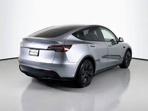 Used 2024 Tesla Model Y Long Range AWD/4WD image 5