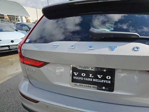 Certified 2025 Volvo V60 B5 Cross Country Plus AWD/4WD image 14