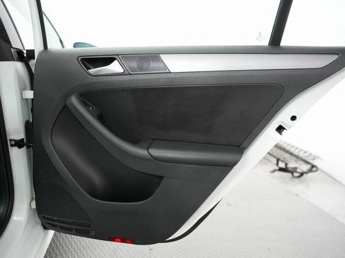 Used 2016 Volkswagen Jetta Sport image 36