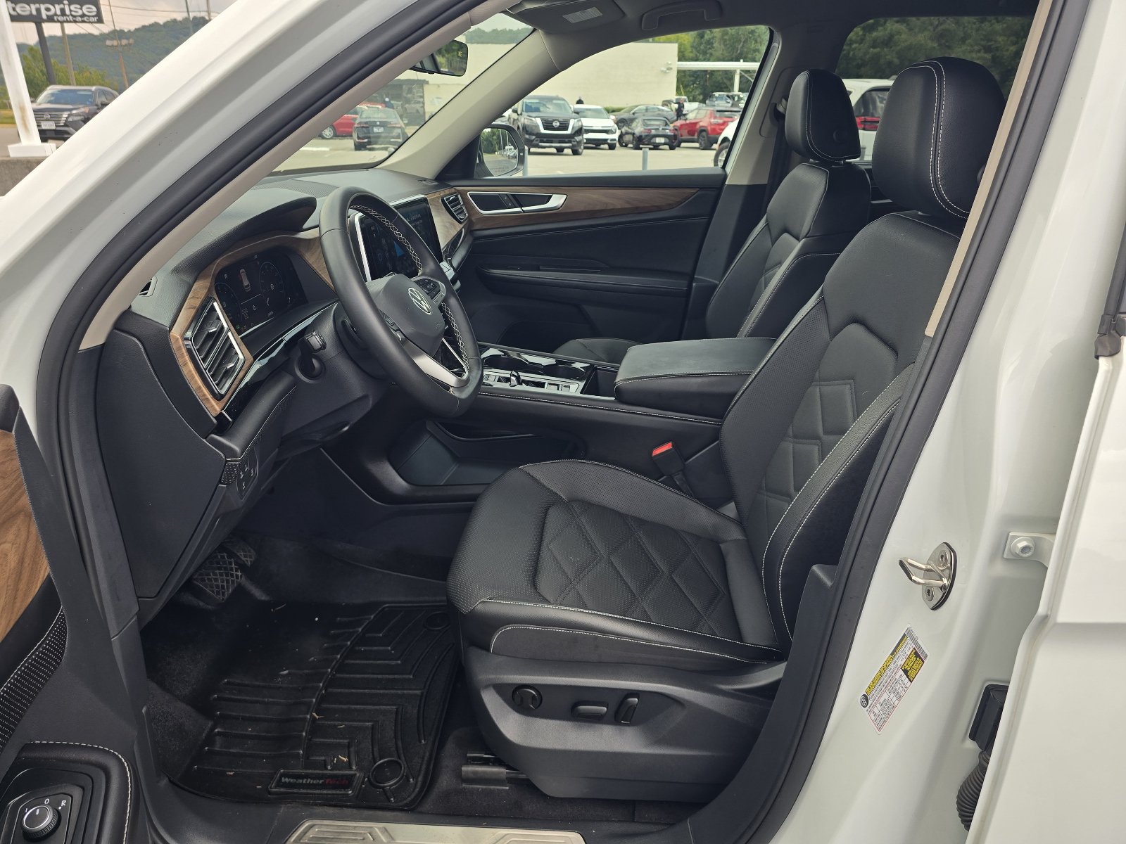 Used 2024 Volkswagen Atlas SE AWD/4WD image 13