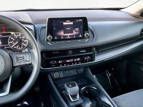 Used 2023 Nissan Rogue SV image 9