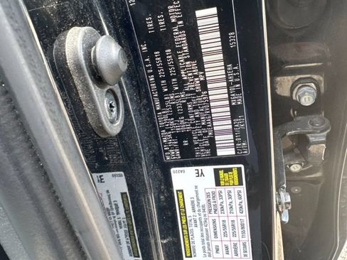 Used 2024 Toyota Corolla Cross XLE FWD image 13