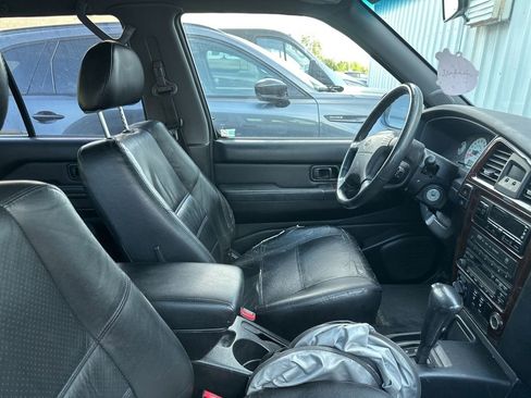 Used 2001 Nissan Pathfinder LE AWD/4WD image 7
