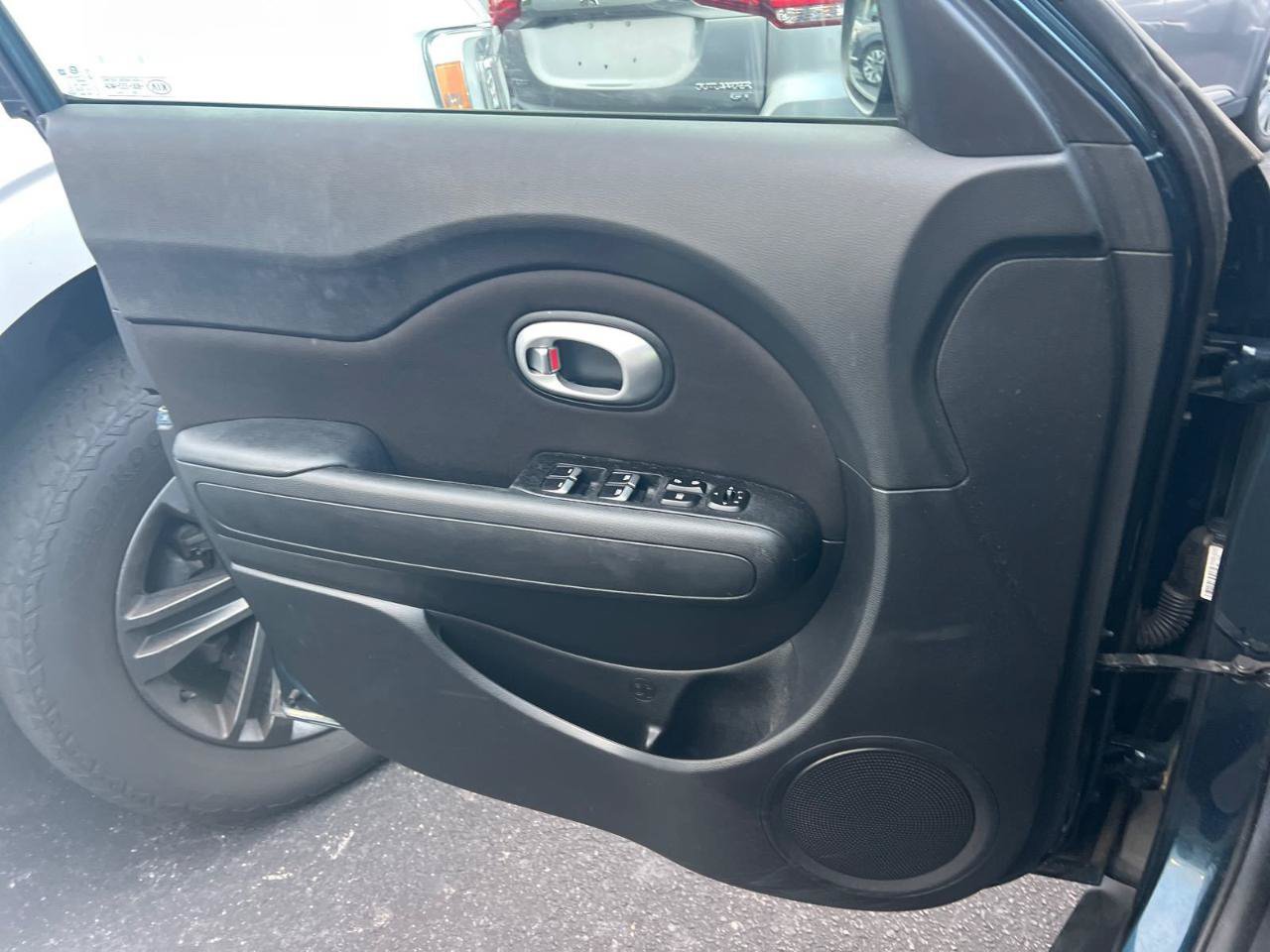 Used 2017 Kia Soul + FWD image 7