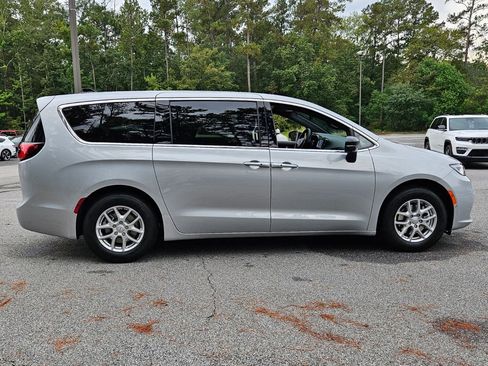 New 2026 Chrysler Pacifica Select image 13