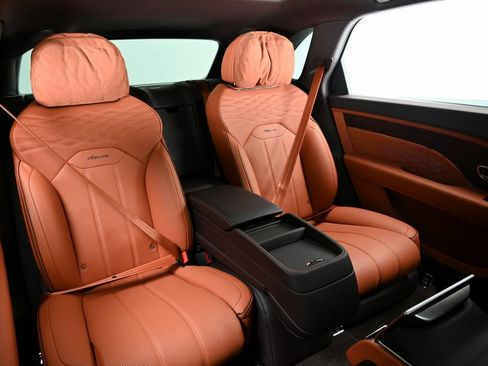 Certified 2025 Bentley Bentayga Extended Wheelbase image 17